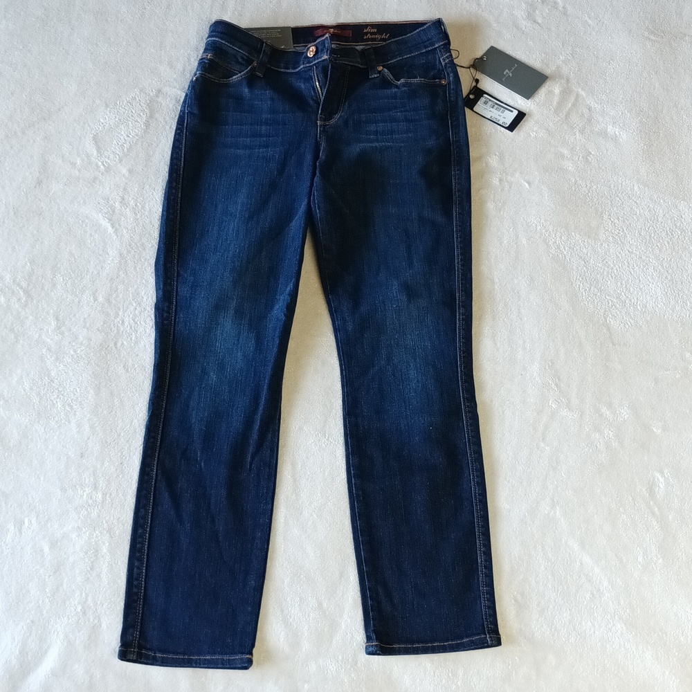 7 For All Mankind Classic Women's Blue Jeans Size 26. NWT